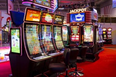 Antarmuka taruhan Lightning Roulette dengan tampilan pengganda dan chip